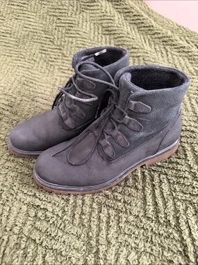 Helly Hansen Black Lace-Up Ankle Boots